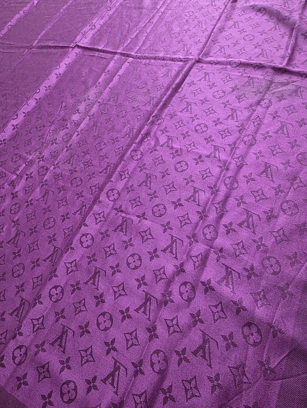Auth Louis Vuitton Monogram Classic Purple Shawl Scarf - Picture 6 of 10